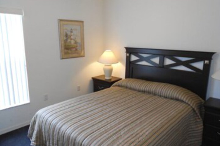 Room 8 of 9