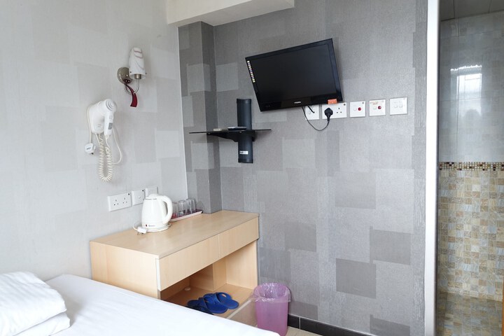 Room 15 of 34