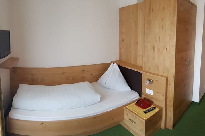 Room 7 of 20