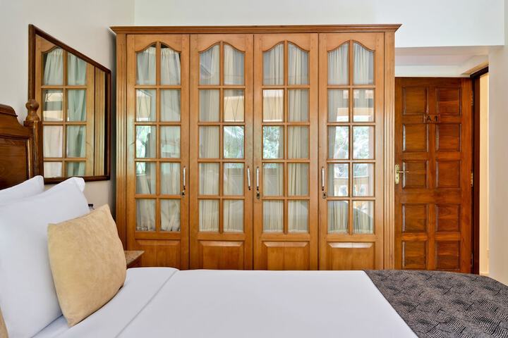 Room 17 of 106
