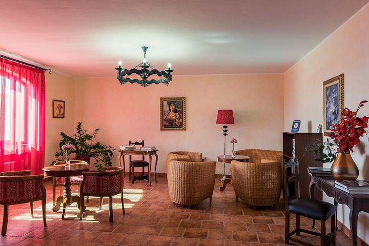Entrance & Lobby