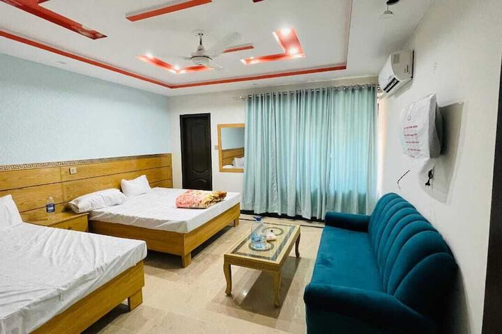 Room 9 of 14