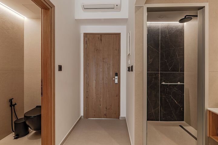 Room 15 of 77