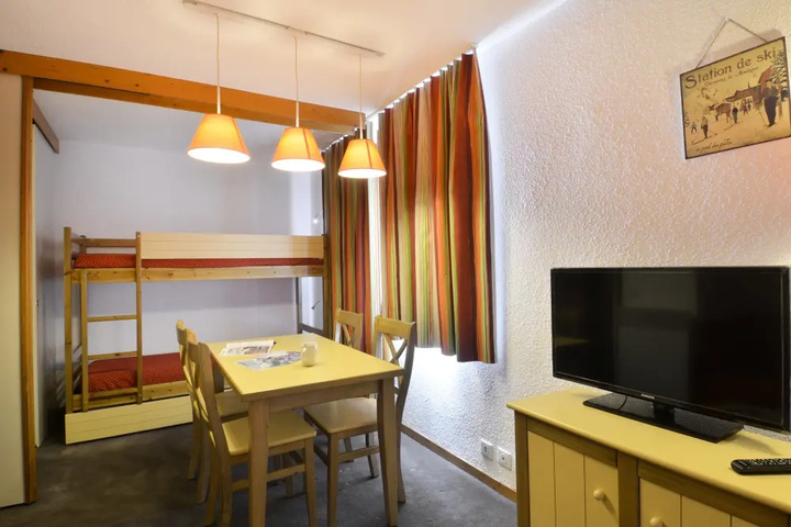 Room 3 of 10