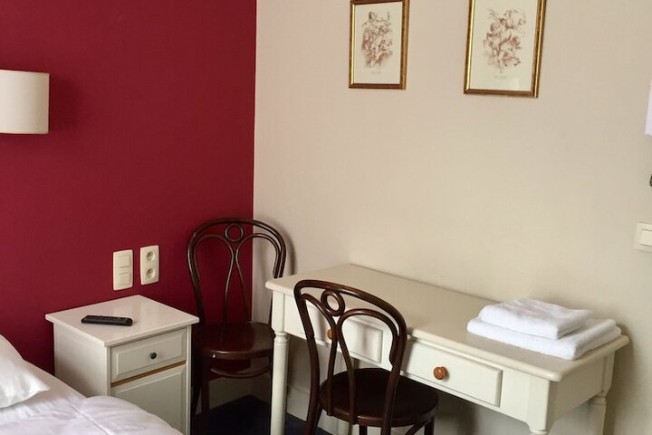 Room 4 of 44