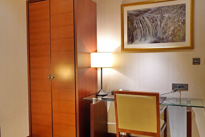 Room 10 of 38