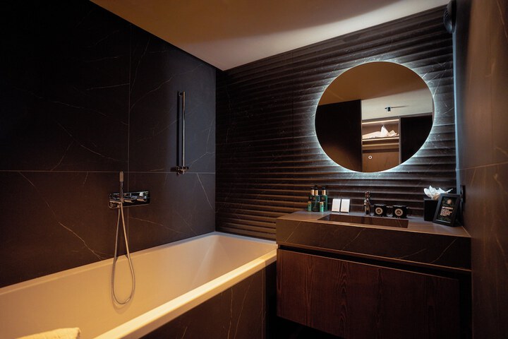 Room 32 of 40