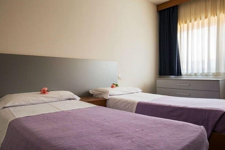 Room 4 of 10