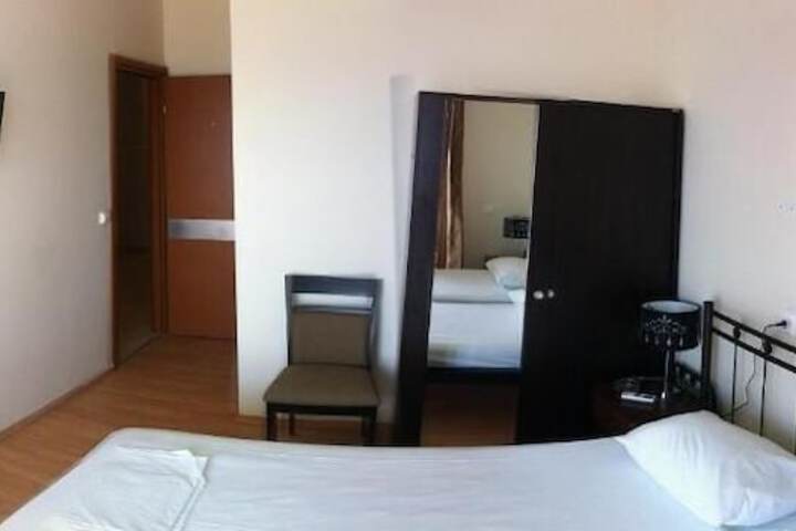 Room 6 of 43