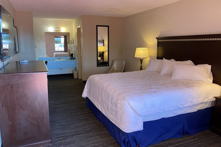 Room 5 of 9