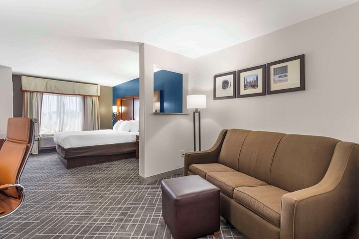 Suite 2 Queen Beds (5 of 20)