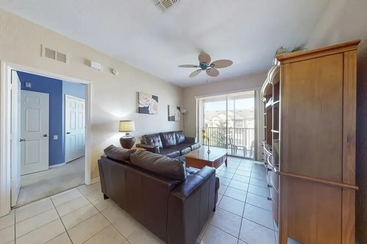 Room 4 of 25