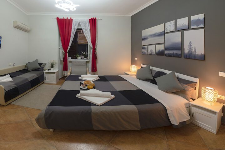 Room 12 of 48
