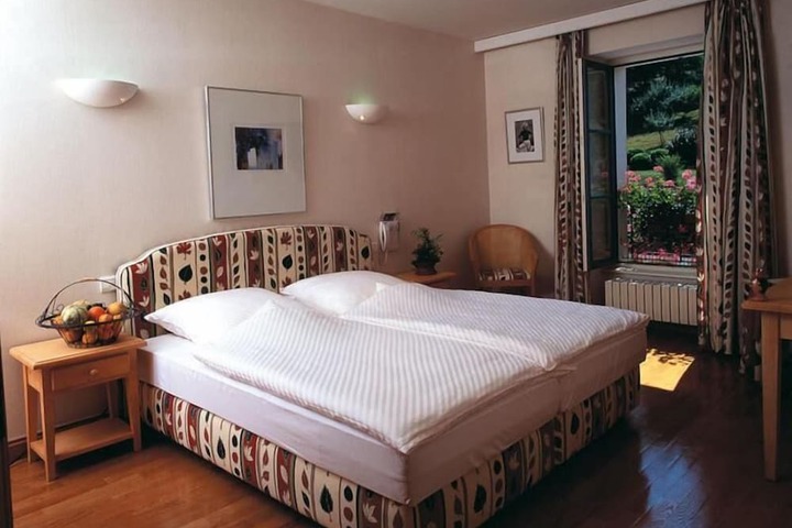 Room 8 of 49