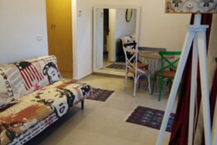 Room 53 of 69