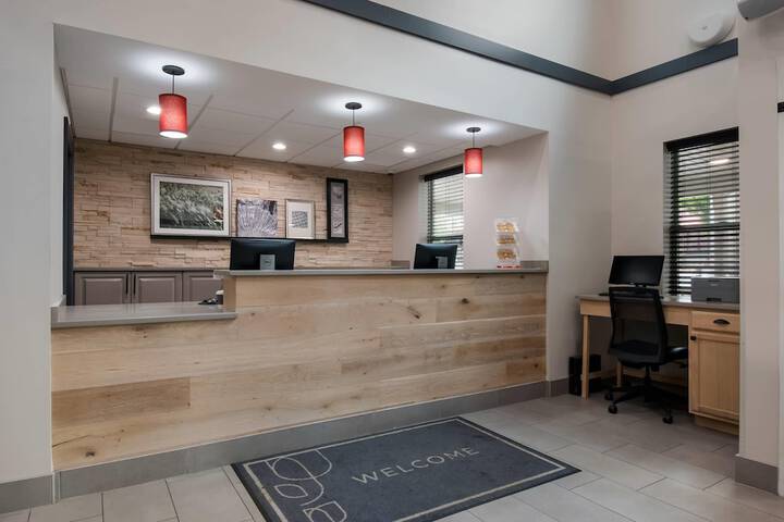 Entrance & Lobby