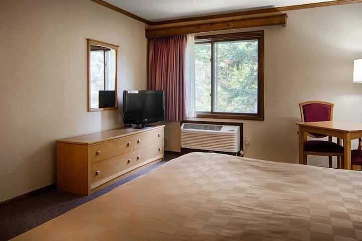 2 King Beds Lake View (10 of 13)