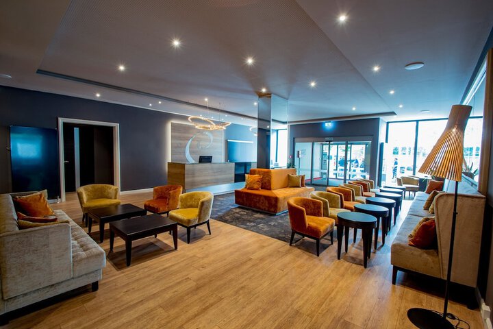 Entrance & Lobby