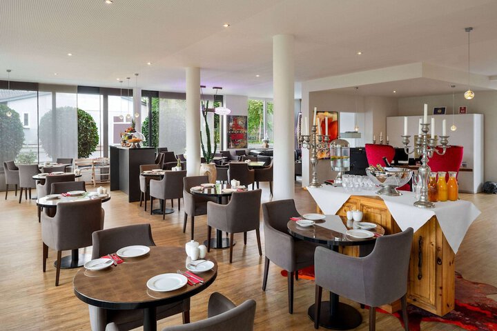 Breakfast/Coffee Service 105 of 121