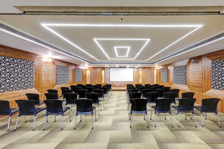 Ballroom/Hall 39 of 50