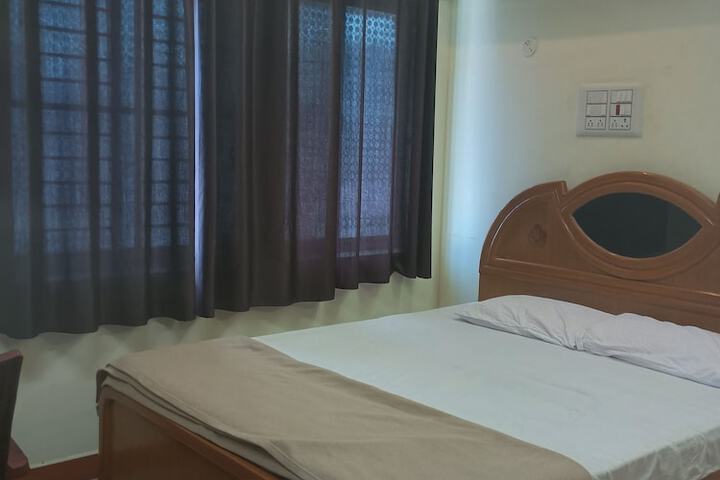 Room 7 of 14