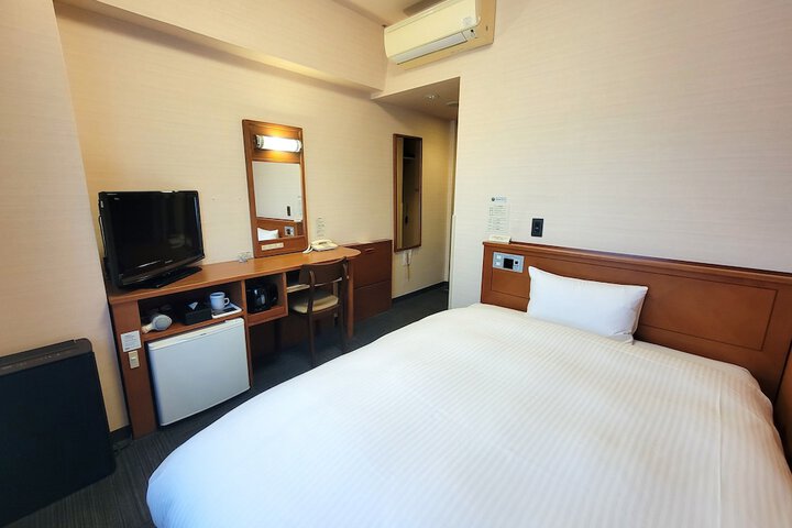 Room 6 of 19