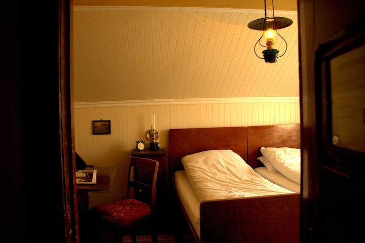 Room 4 of 43