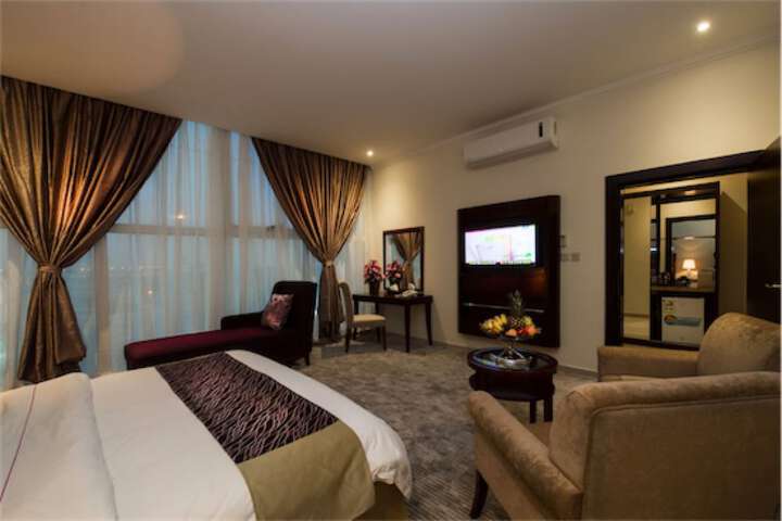 Room 9 of 28