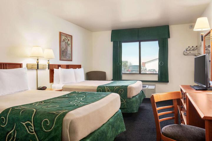 2 Double Beds Accessible (3 of 8)