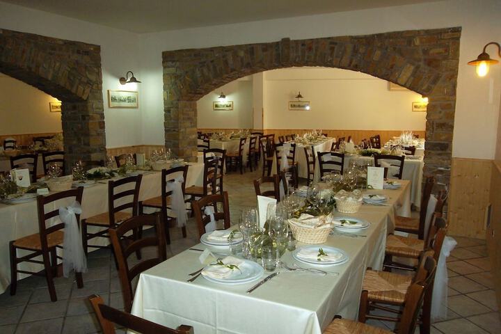 Dining 11 of 23