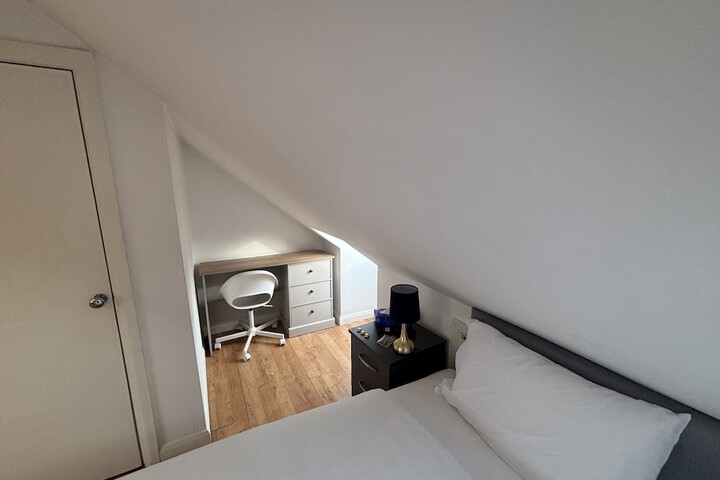 Room 7 of 27