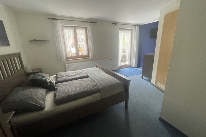 Room 2 of 97