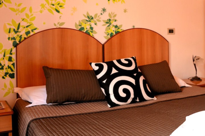 Room 2 of 46