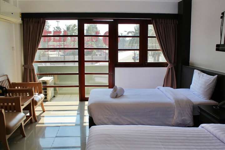 Room 27 of 64