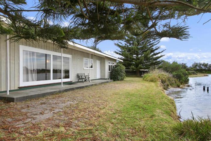 Exterior of Jetty Road on the Beach - Beachside Retreat