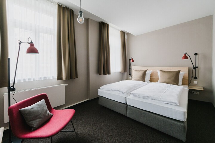 Room 3 of 75
