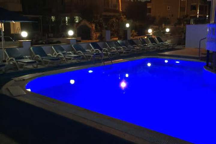 Hotel Pool
