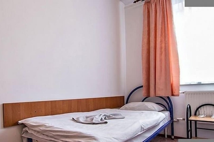 Room 4 of 42