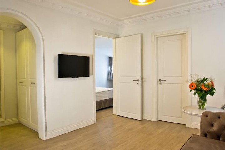 Ballroom/Hall 22 of 25