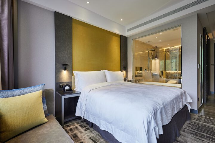 Room 4 of 50
