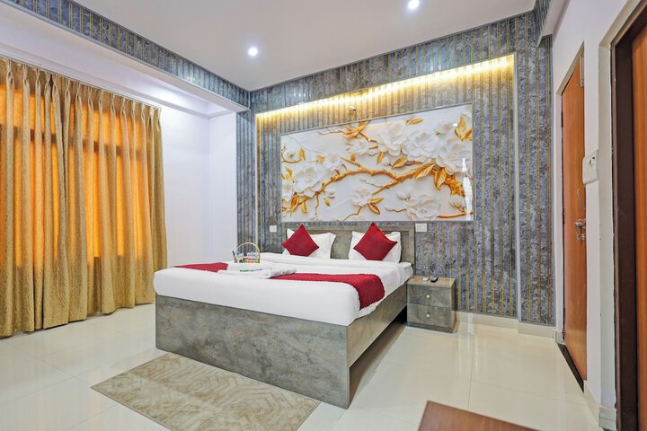 Room 12 of 32