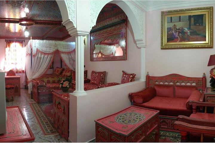 Room 16 of 40