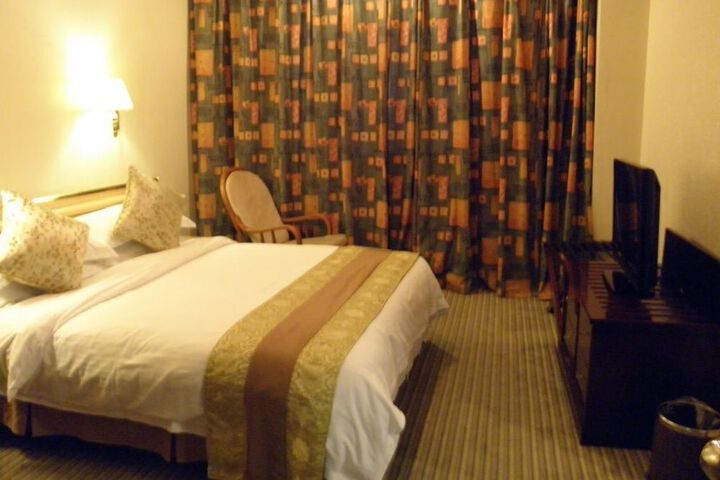 Room 13 of 22