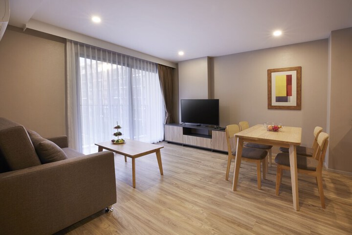 Room 11 of 40