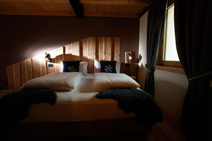 Room 52 of 172