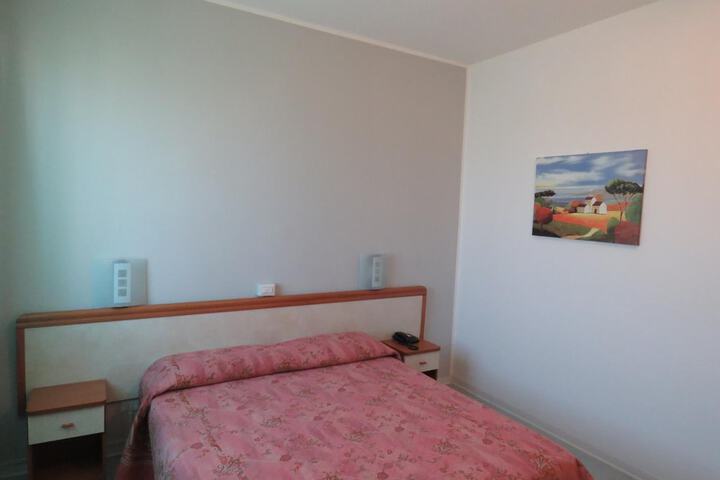 Room 13 of 38