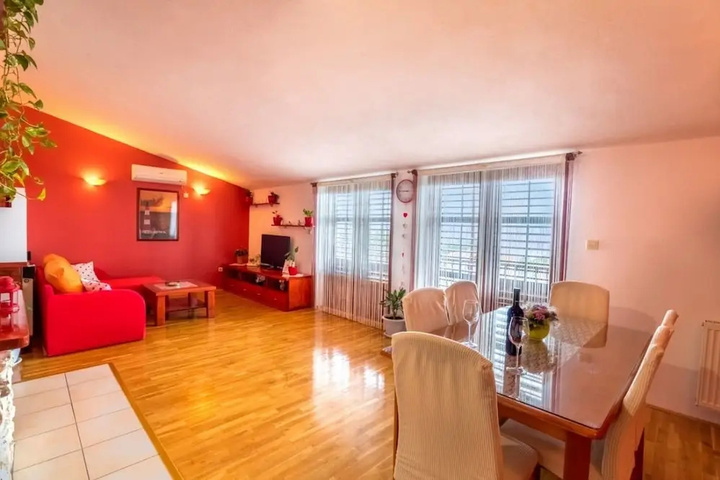 Room 6 of 21