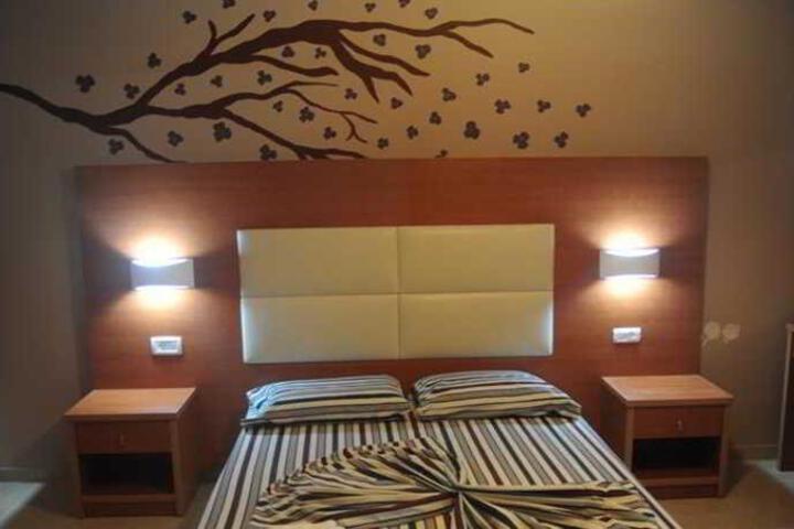 Room 4 of 5