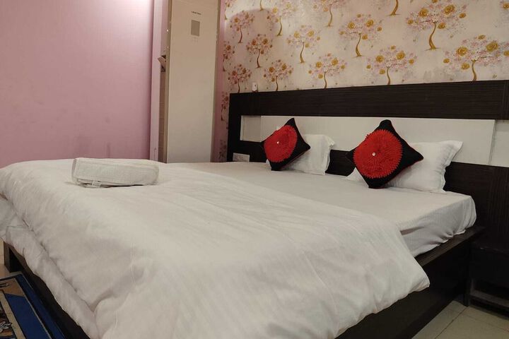 Room 33 of 48