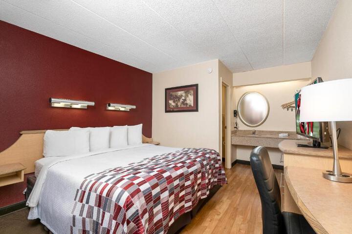1 King Bed (12 of 23)